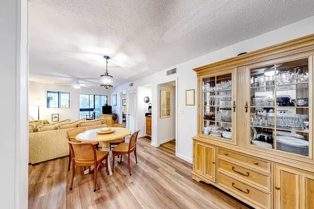 Dining area at The Spa on Port Royal Sound 2219