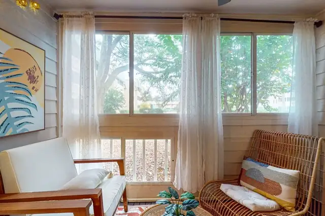 Living room at The Spa on Port Royal Sound 3134