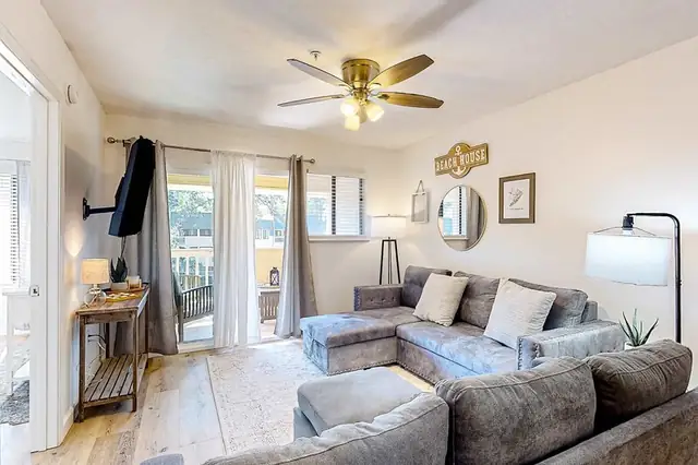 Living room at The Spa on Port Royal Sound 3322