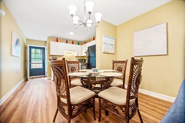 Dining area at The Spa on Port Royal Sound 1115
