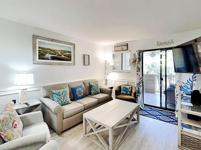 Living room at The Spa on Port Royal Sound 1219