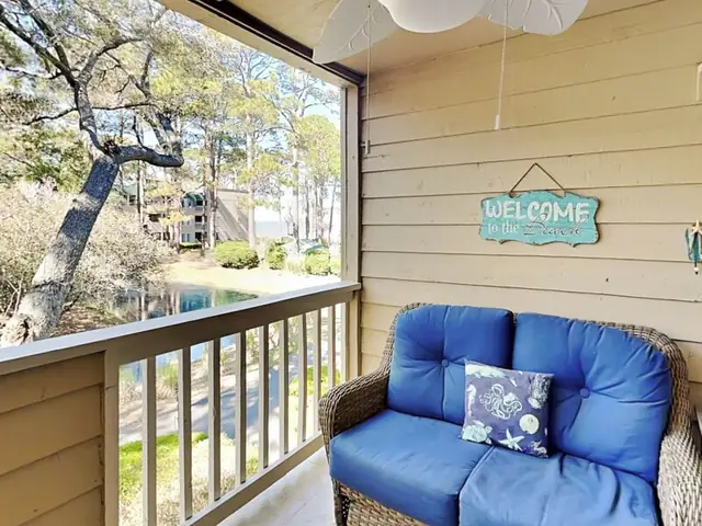 Screened porch at The Spa on Port Royal Sound 1219