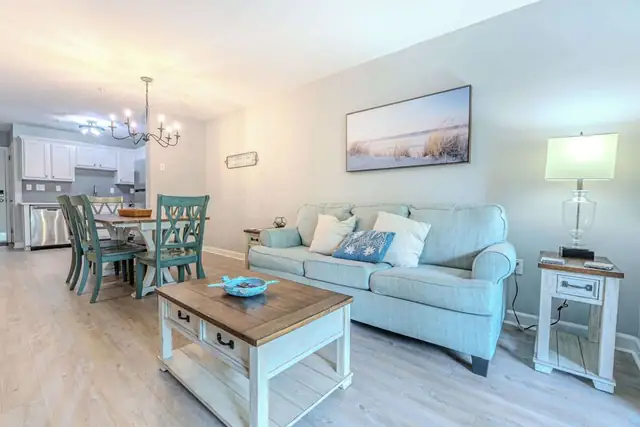 Living room at The Spa on Port Royal Sound 3237