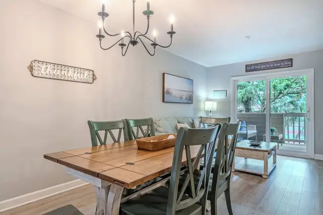 Dining area at The Spa on Port Royal Sound 3237
