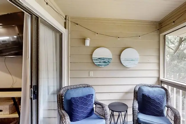 Screened porch at The Spa on Port Royal Sound 1326
