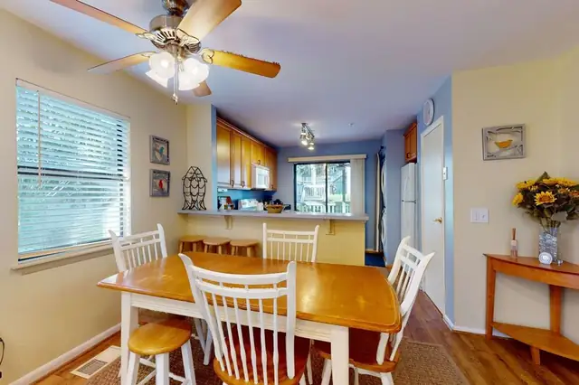 Dining area at Treetops 7705