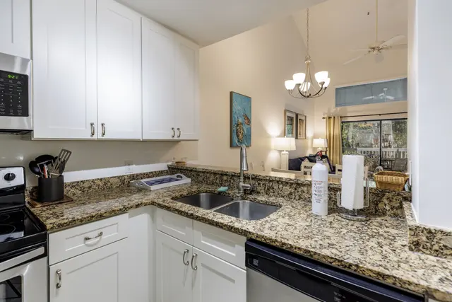 Kitchen at Treetops 7704