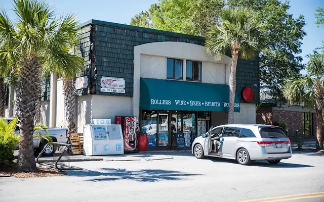 Rollers Wine & Spirits, Coligny Plaza