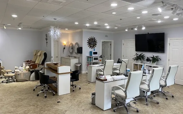Color Me Nail Spa