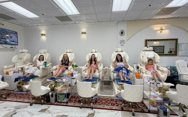 Golden Nails & Spa