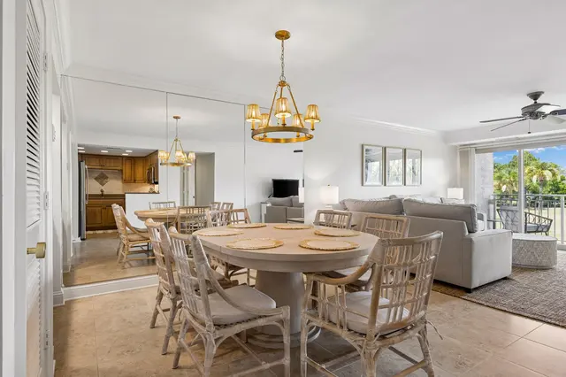 Dining area at Bluff Villas 1761
