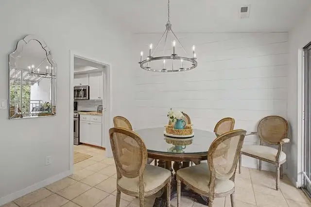 Dining area at Bluff Villas 1714