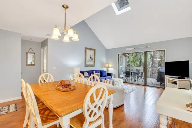 Dining area at Carolina Place 3409