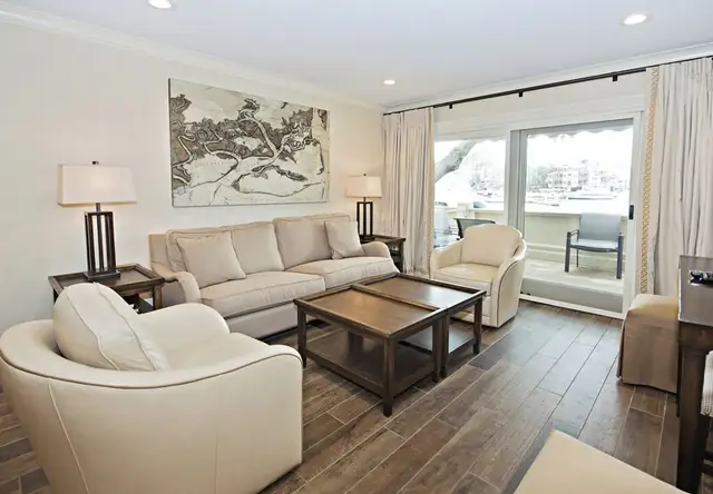 Living room at Clipper Court 800