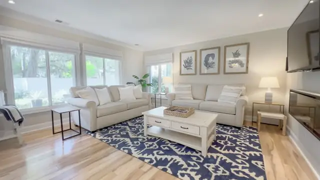 Living room at Clipper Court 804
