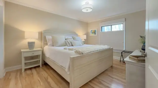 Bedroom at Clipper Court 804