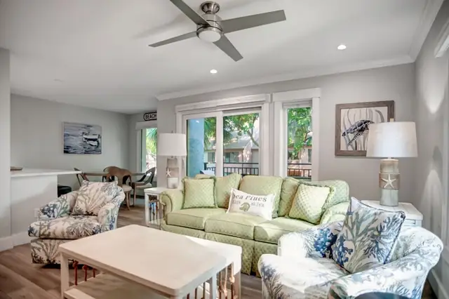 Living room at Clipper Court 805