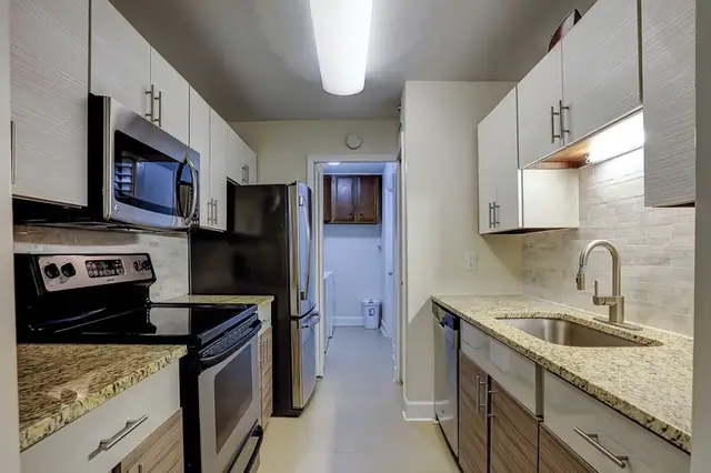 Kitchen at Clipper Court 814