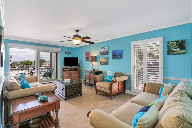 Living room at Cutter Court 953