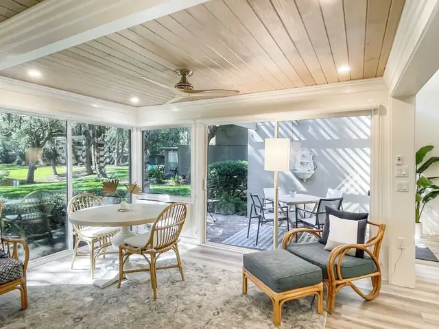 Dining area at Fairway Lane Villas 80