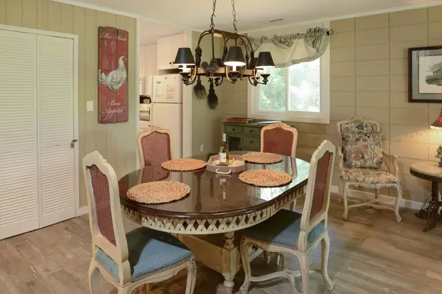 Dining area at Fairway Lane Villas 71