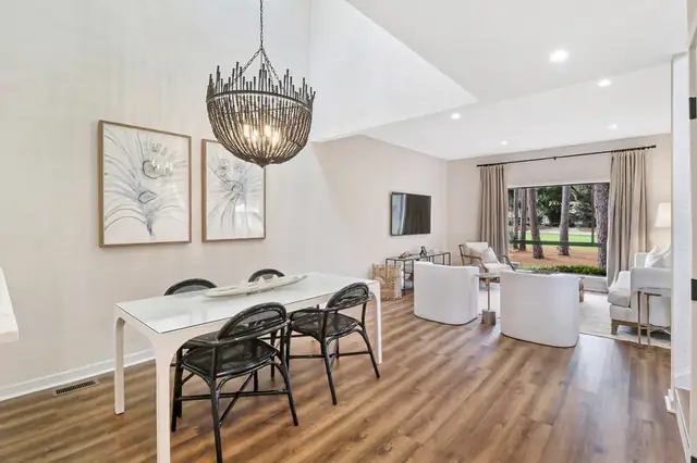 Dining area at Gleneagle Green 2537
