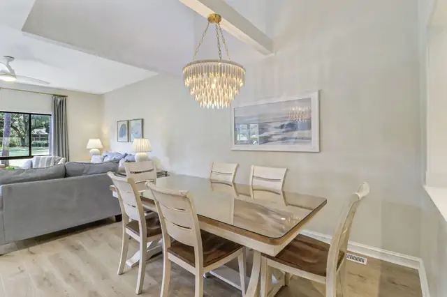 Dining area at Gleneagle Green 2538