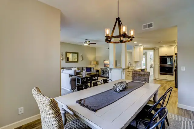Dining area at Harbour South Club 1109