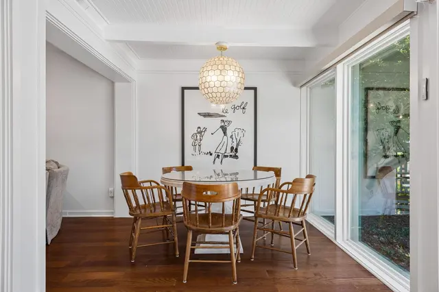 Dining area at Harbourwood 155