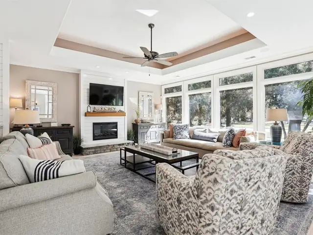Living room of this home in Sea Pines