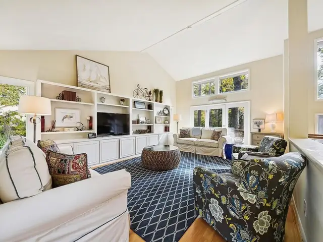 Living room of this home in Sea Pines