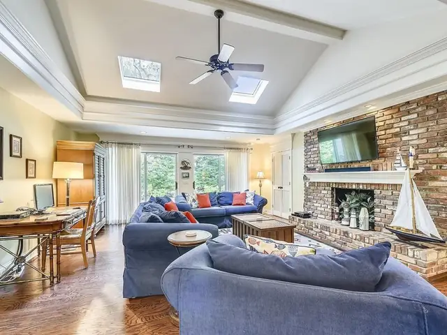 Living room of this home in Sea Pines
