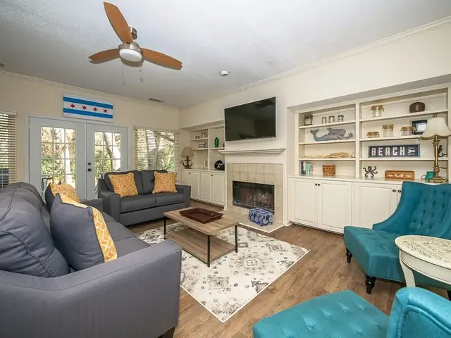 Living room of this home in Sea Pines