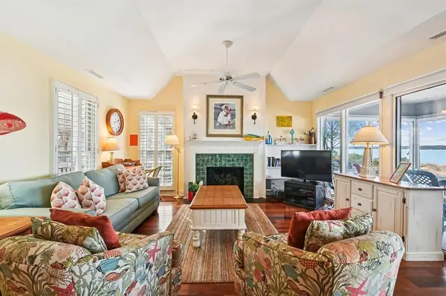 Living room of this home in Sea Pines