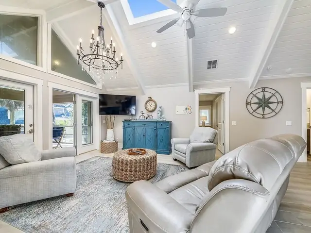Living room of this home in Sea Pines