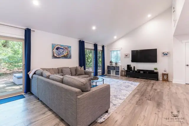 Living room of this home in Sea Pines