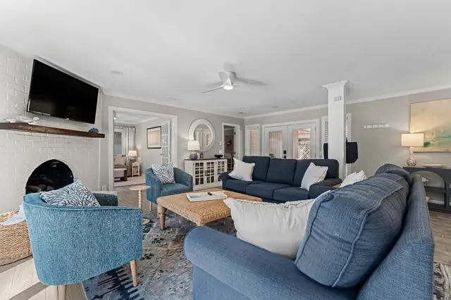 Living room of this home in Sea Pines