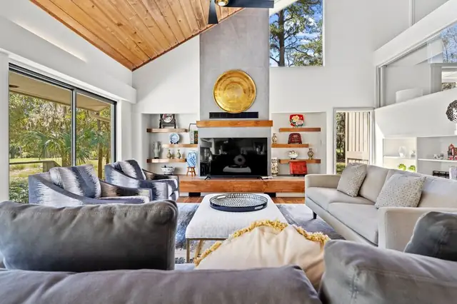 Living room of this home in Sea Pines