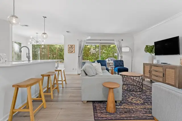 Living room of this home in Sea Pines