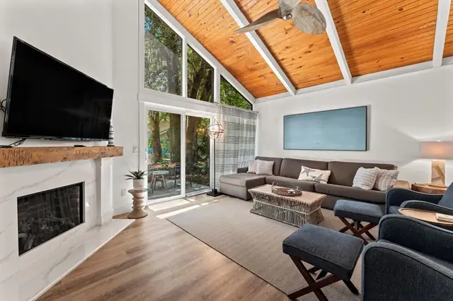 Living room of this home in Sea Pines