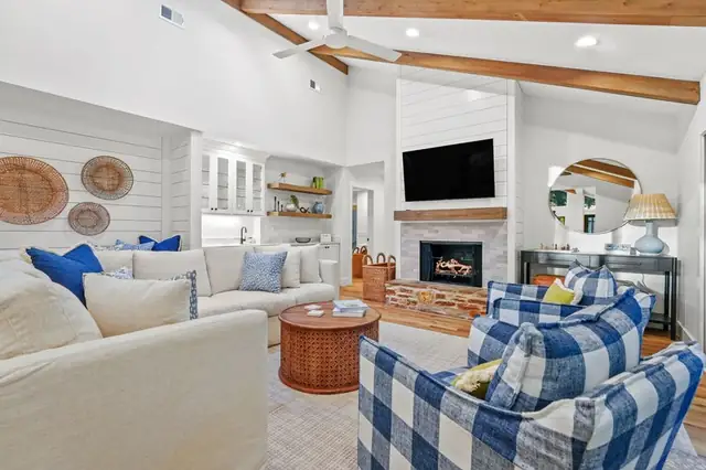 Living room of this home in Sea Pines