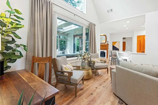 Living room of this home in Sea Pines