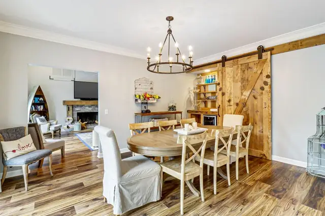 Living room of this home in Sea Pines