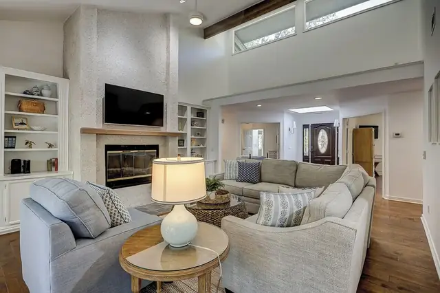 Living room of this home in Sea Pines