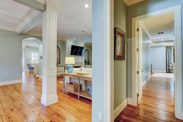 Living room of this home in Sea Pines
