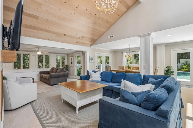 Living room of this home in Sea Pines