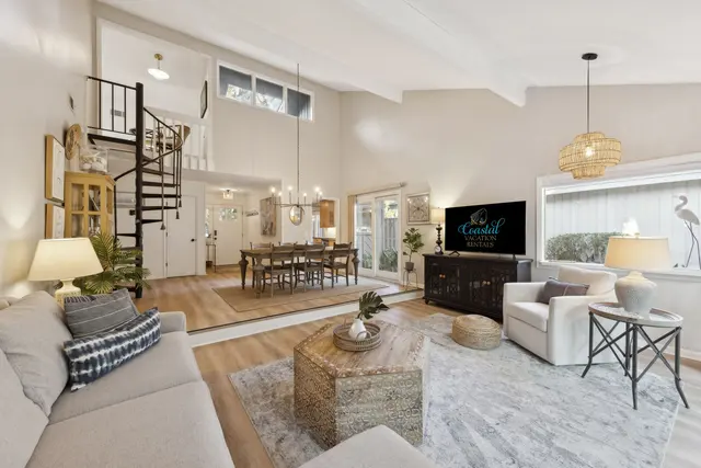 Living room of this home in Sea Pines