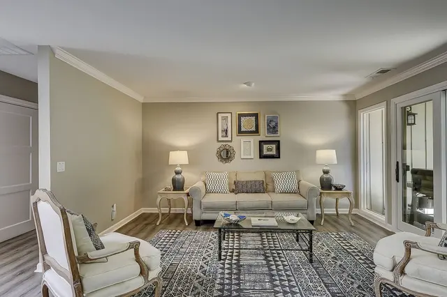 Living room of this home in Sea Pines