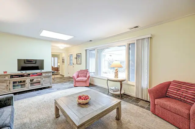 Living room of this home in Sea Pines