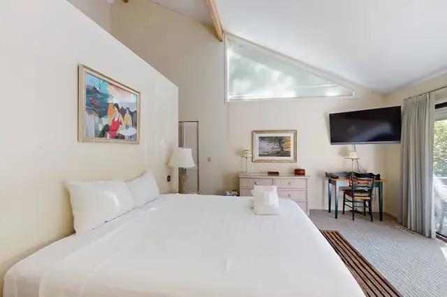 Bedroom of this home in Sea Pines